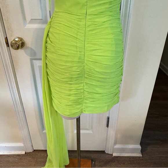IEENA for Mac Duggal Lime Ruched Mini Dress Size 6 NWT - Picture 7 of 16